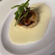 Pan seared scallops with bacon jam